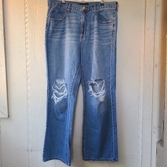 Aeropostale Skater Distressed Jeans Size 14 - Picture 1 of 13